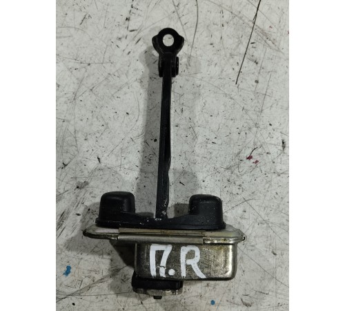 Ограничитель двери передний правый