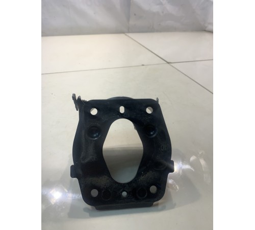 Кронштейн(передняя,правая)