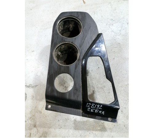 Подстаканник центральной консоли