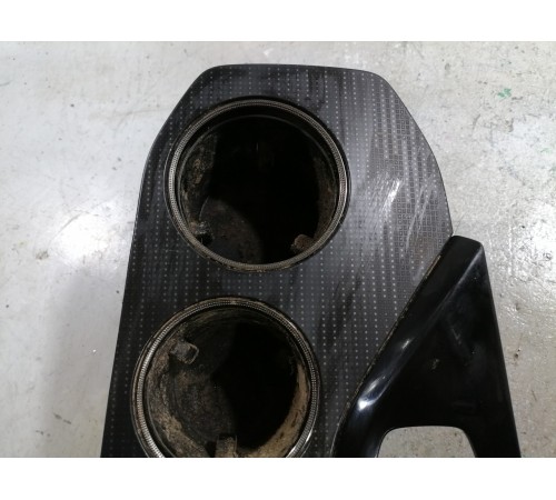 Подстаканник центральной консоли