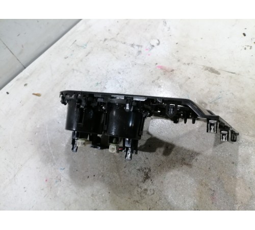 Подстаканник центральной консоли