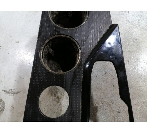 Подстаканник центральной консоли