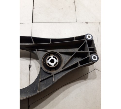 Кронштейн заднего редуктора