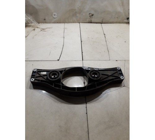 Кронштейн заднего редуктора