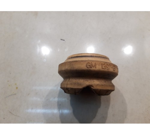 отбойник стойки(передний левый)