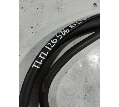 Уплотнитель двери передний правый