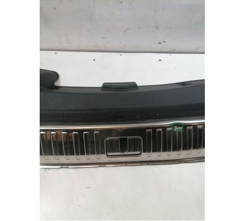 Накладка задней панели, замка багажника