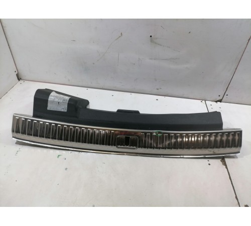 Накладка задней панели, замка багажника