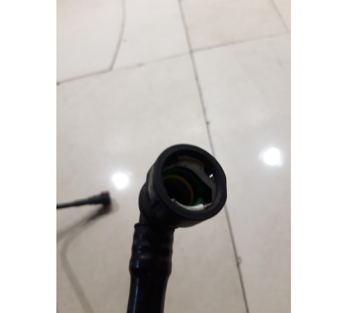 Датчик абсолютного давления с трубкой абсорбера топливных паров