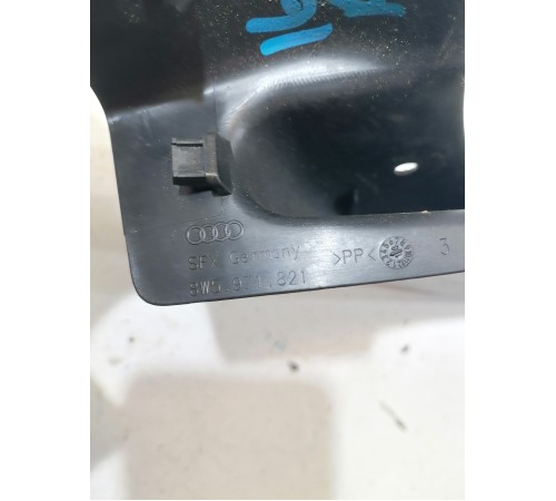 Накладка петли багажника левая