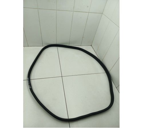 Уплотнитель двери задний правый