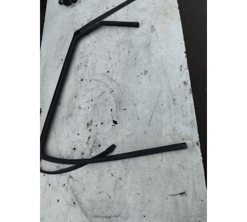 Уплотнитель стекла двери задний правый