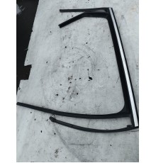 Уплотнитель стекла двери задний правый