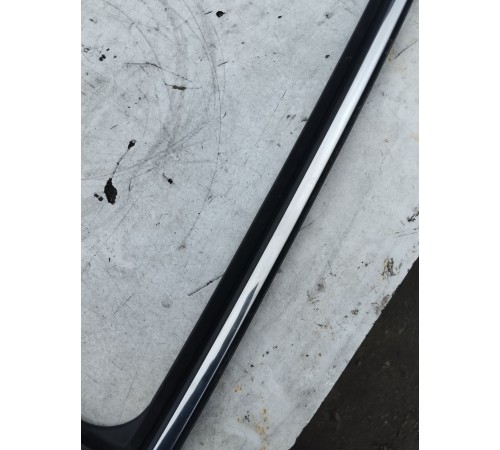 Уплотнитель стекла двери задний правый