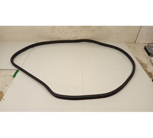 Уплотнитель двери задней правой