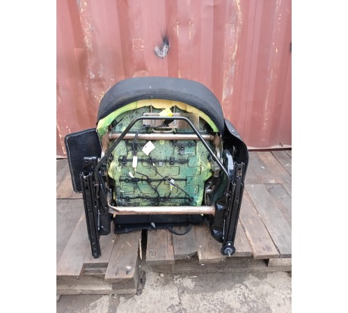 Сиденье переднее левое