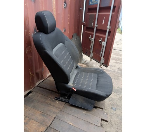 Сиденье переднее левое