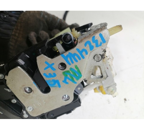 Замок двери передний левый