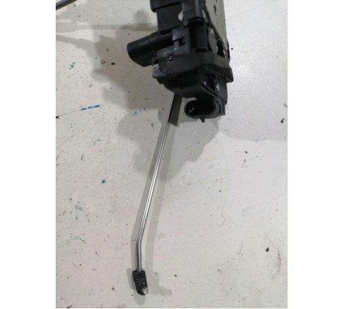 Замок двери передний левый