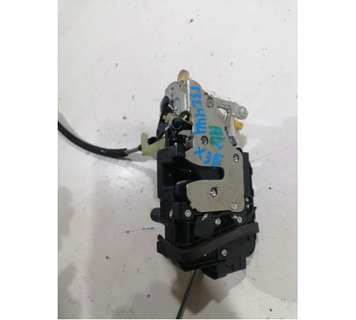 Замок двери передний левый