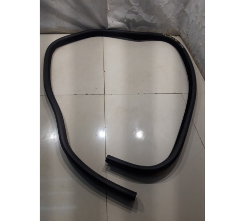 Уплотнитель двери (задний, правый)