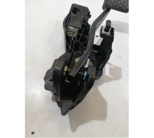 Педаль тормоза