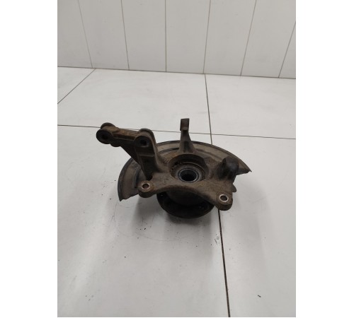 Кулак поворотный передний правый