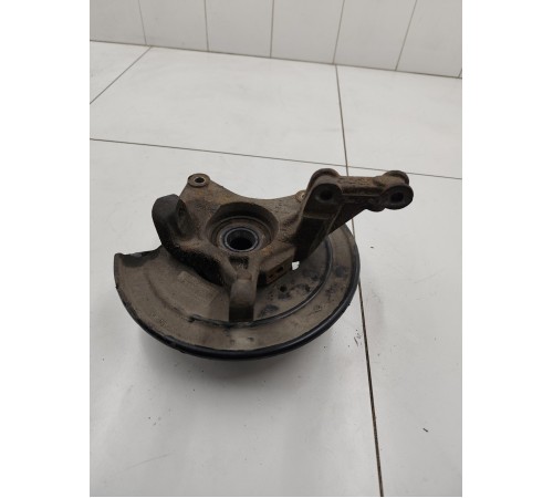 Кулак поворотный передний правый