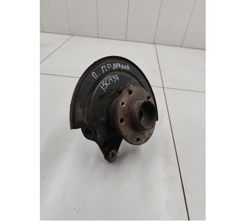 Кулак поворотный передний правый