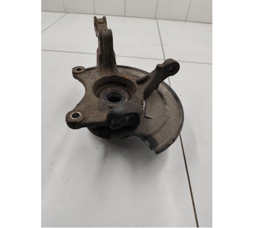 Кулак поворотный передний правый