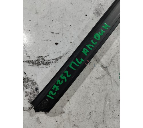 Уплотнитель стекла передний левый внутренний