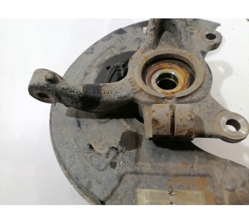 Кулак поворотный передний левый