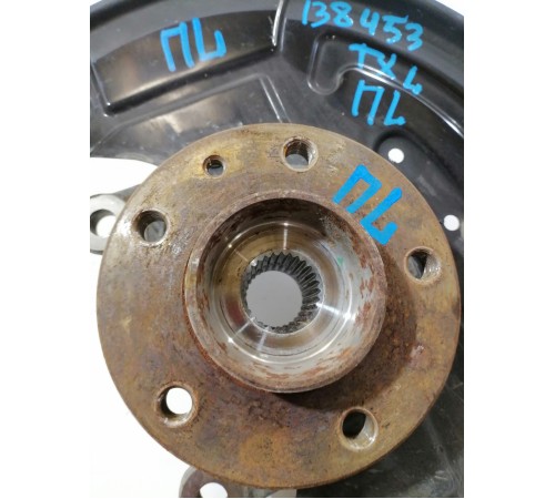 Кулак поворотный передний левый