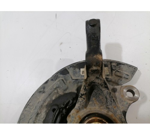 Кулак поворотный передний левый