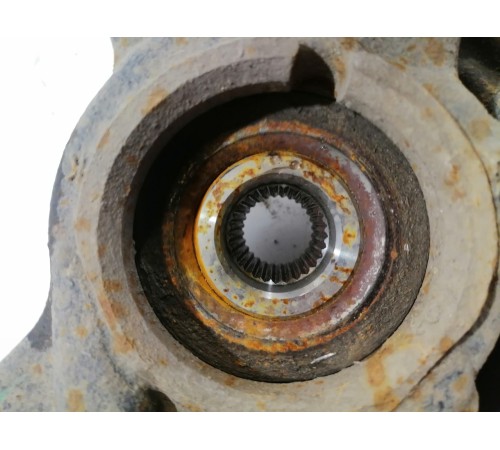 Кулак поворотный передний левый