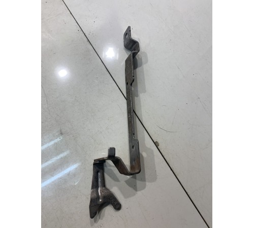 Кронштейн (в салоне)