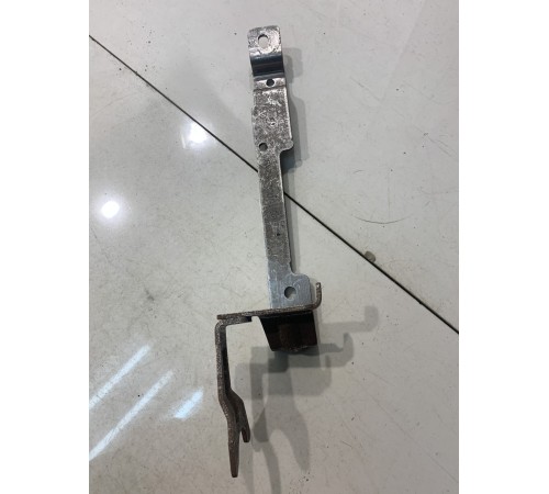 Кронштейн (в салоне)