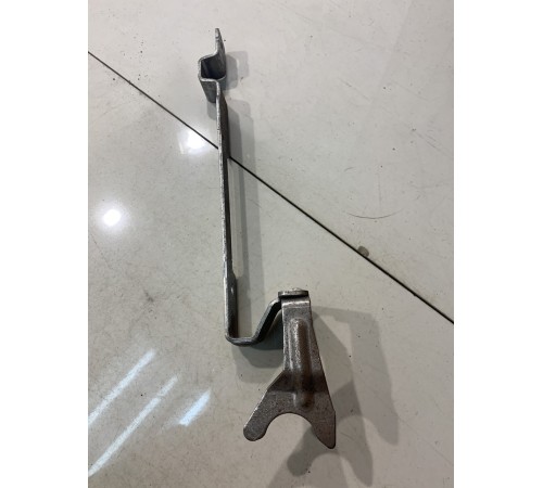 Кронштейн (в салоне)