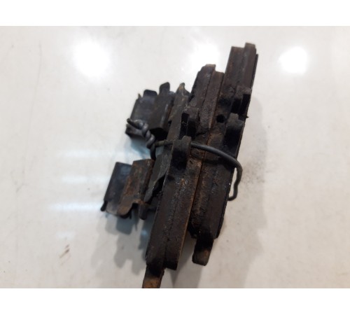 Тормозные колодки (задний, левые)