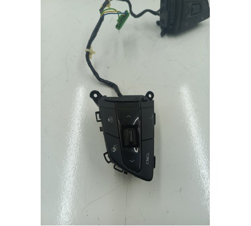 Кнопки руля многофункциональные