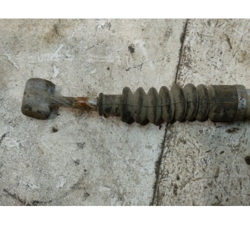 Трос стояночного тормоза правый