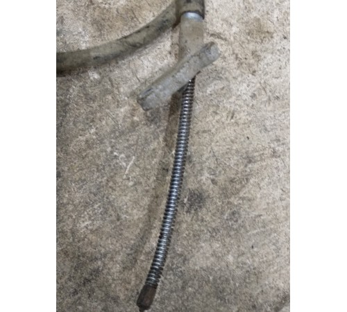 Трос стояночного тормоза правый