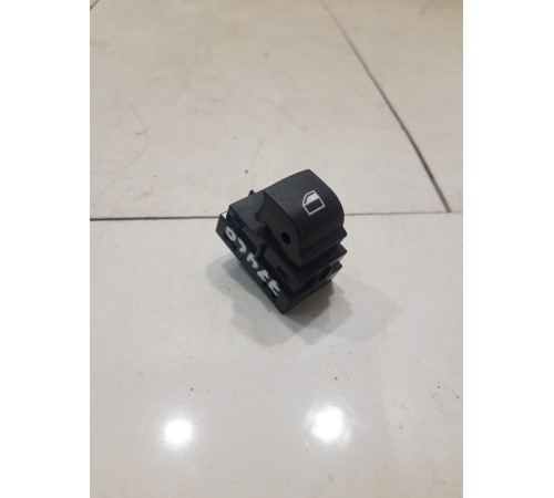 Кнопка стеклоподъемника (передняя, правая)