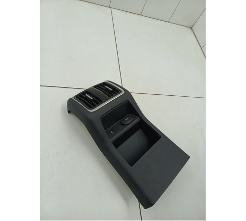 Накладка центральной консоли задняя с воздушным дефлектором