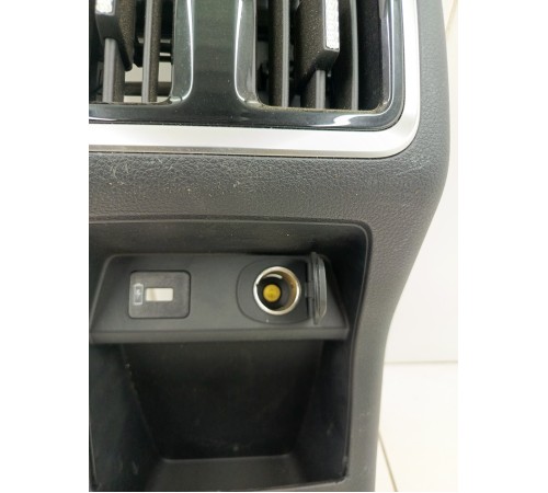 Накладка центральной консоли задняя с воздушным дефлектором