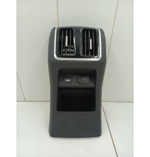 Накладка центральной консоли задняя с воздушным дефлектором