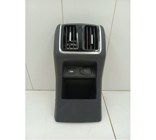 Накладка центральной консоли задняя с воздушным дефлектором