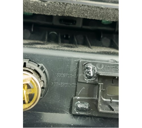 Накладка центральной консоли задняя с воздушным дефлектором