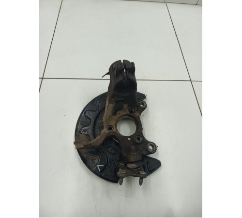 Кулак поворотный передний левый 