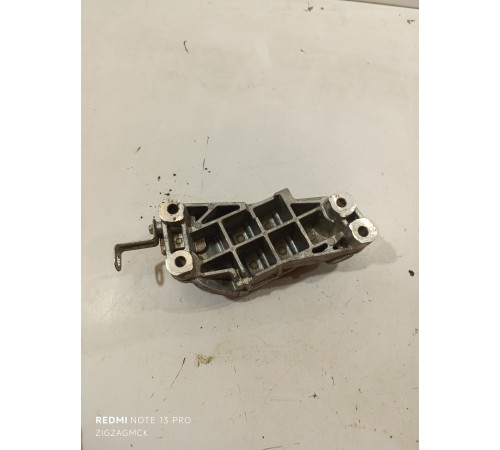 Кронштейн опоры двигателя